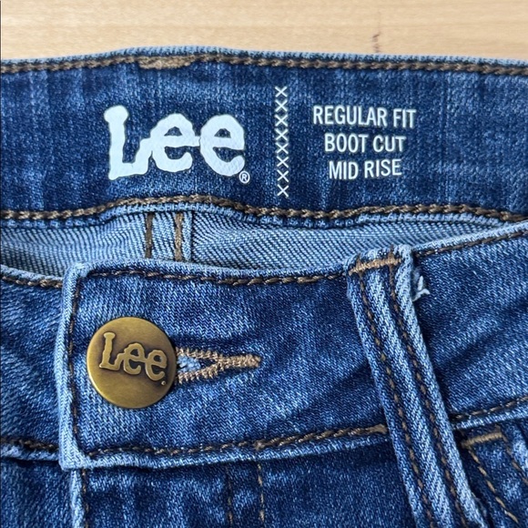Lee Women's Dark Blue Wash Regular Boot Cut Mis Rise Jeans size 10P - Picture 3 of 6